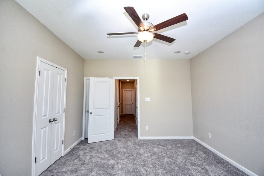More Photos Of 6202 Oakland Rdg, San Antonio Apartments For Sale