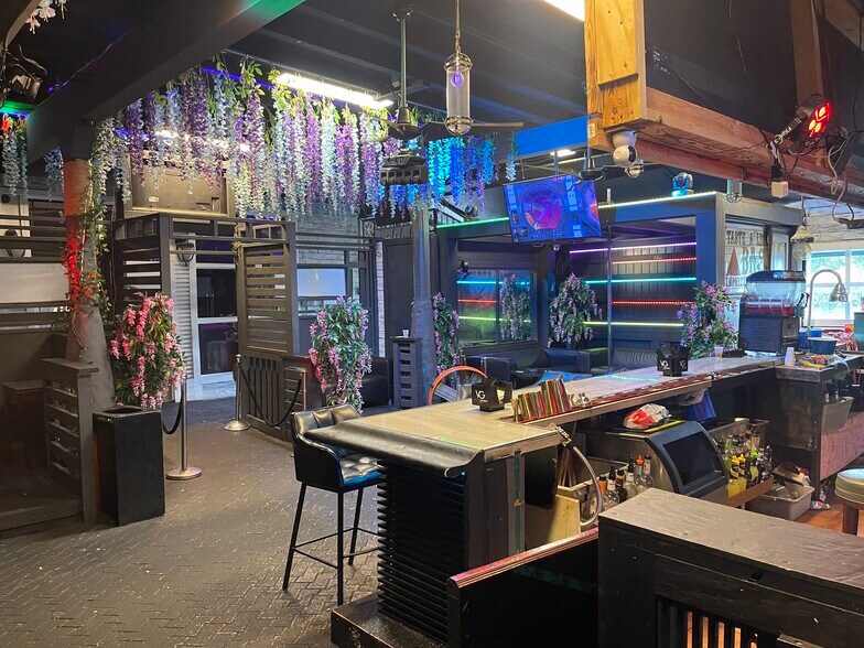 More Photos Of 5590 W Hallandale Beach Blvd, Pembroke Park General Retail For Sale