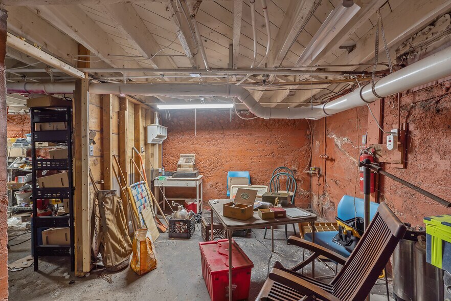 More Photos Of 363 W Seneca Tpke, Syracuse Bar For Sale