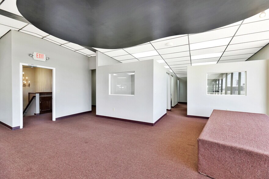 More Photos Of 11209 W Kellogg, Wichita Auto Dealership For Sale