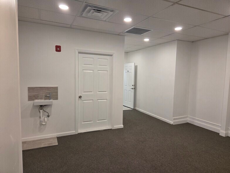 More Photos Of 144 Washington St, Newark Storefront Retail Office For Lease