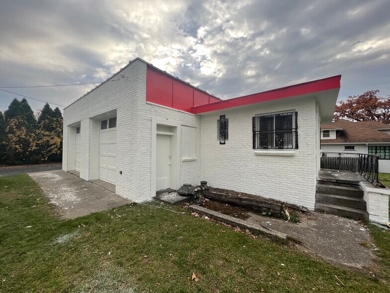 More Photos Of 556 Auburn Ave, Pontiac Light Manufacturing For Lease