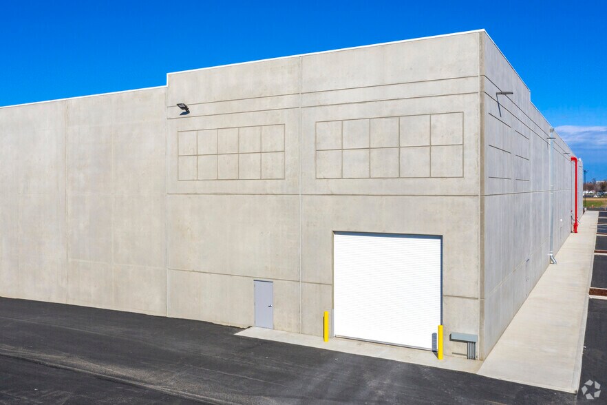 More Photos Of 1225 E Whitmore Ave, Modesto Warehouse For Lease