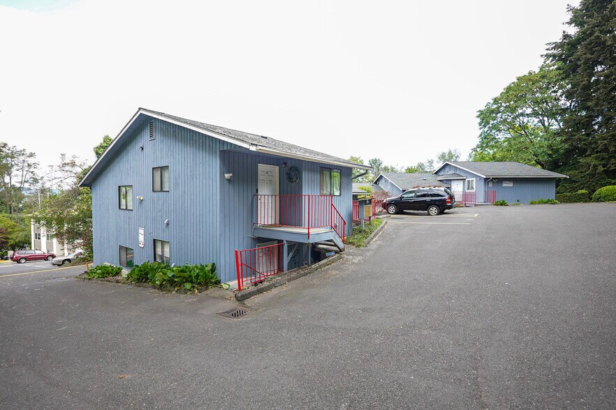 More Photos Of 108 Kensington Ave S, Kent Apartments For Sale