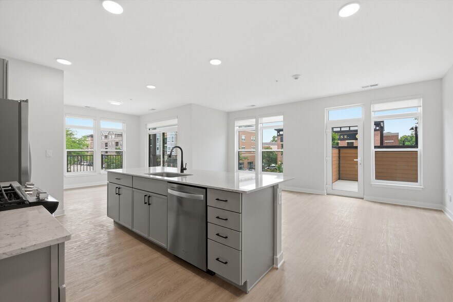 More Photos Of 1850 Glenview Rd, Glenview Apartments For Lease