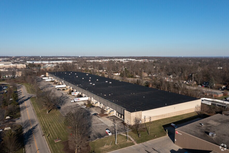 More Photos Of 4750 Lake Forest Dr, Blue Ash Warehouse For Lease