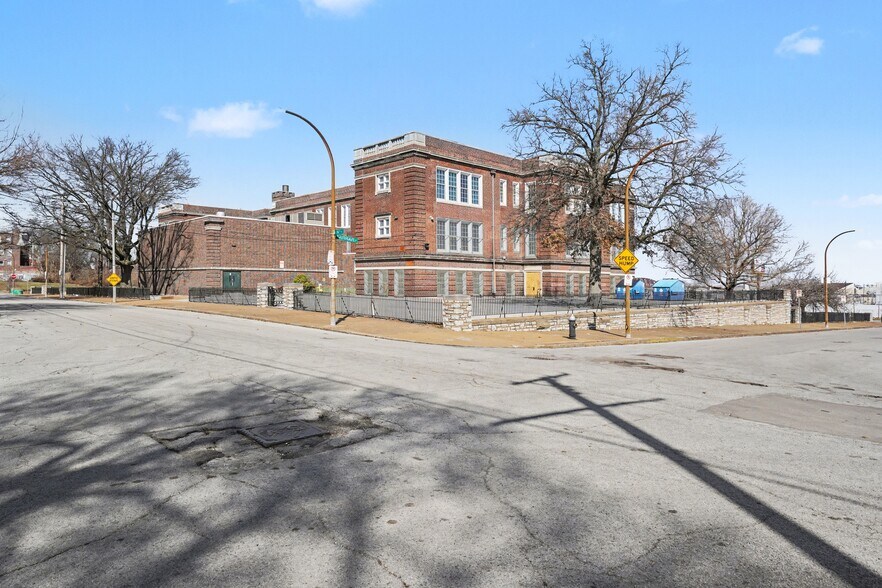 More Photos Of 3821 11th St, Saint Louis Specialty For Sale