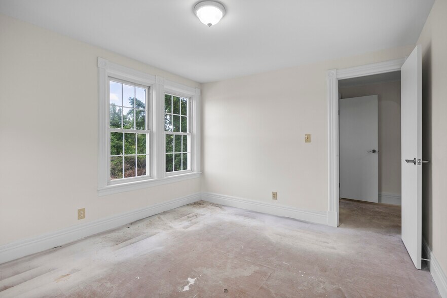 More Photos Of 267 Wolf Rd, Latham Office For Lease