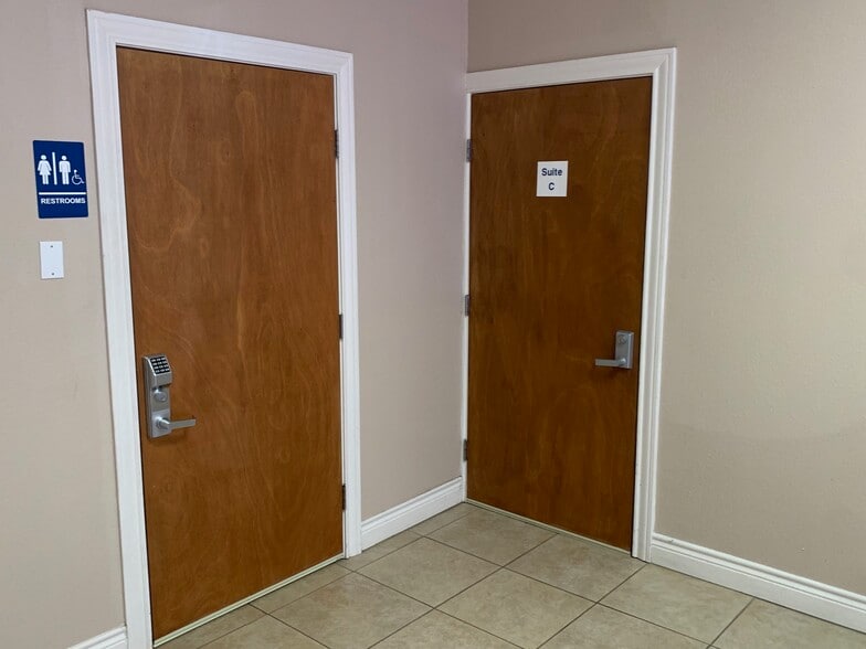 More Photos Of 801 N Main St, Boerne Freestanding For Lease