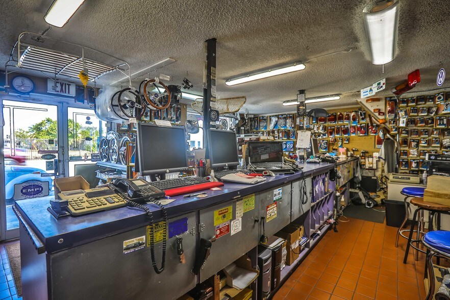 More Photos Of 2112 NW 36th St, Miami Auto Repair For Sale