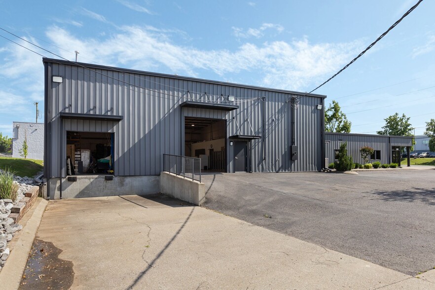 More Photos Of 533 Myatt Dr, Madison Showroom For Sale