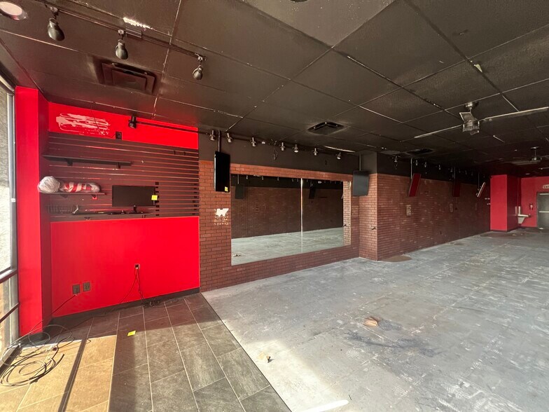 More Photos Of 18235 Bulverde Rd, San Antonio Storefront For Lease