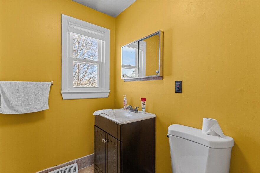 More Photos Of 82 Beach Rd, Salisbury Hospitality For Sale