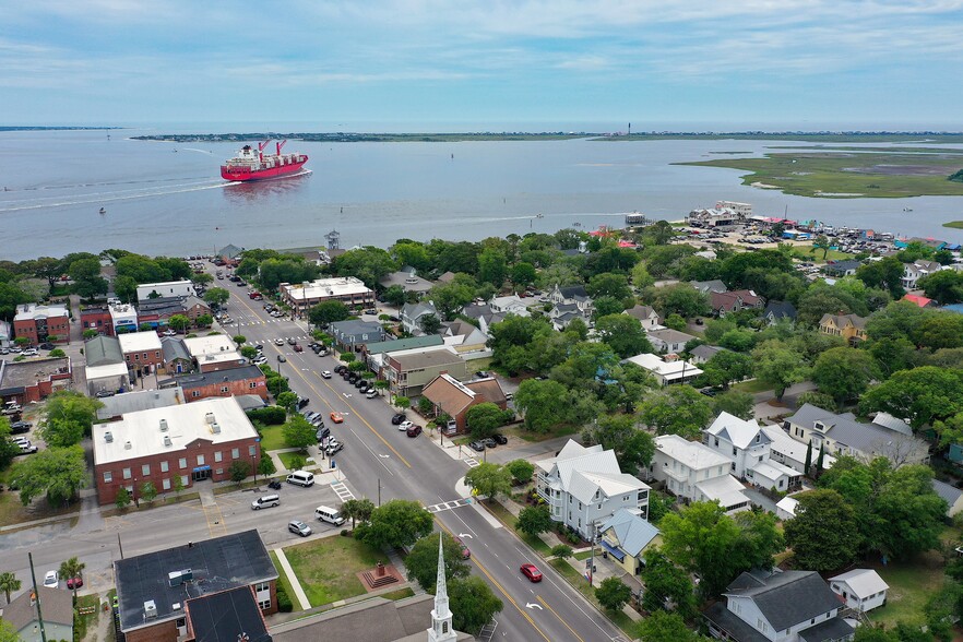 More Photos Of 1501 N Howe St, Southport Freestanding For Sale