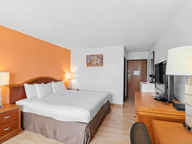 More Photos Of 1419 W 3rd St, Alliance Hotel For Sale