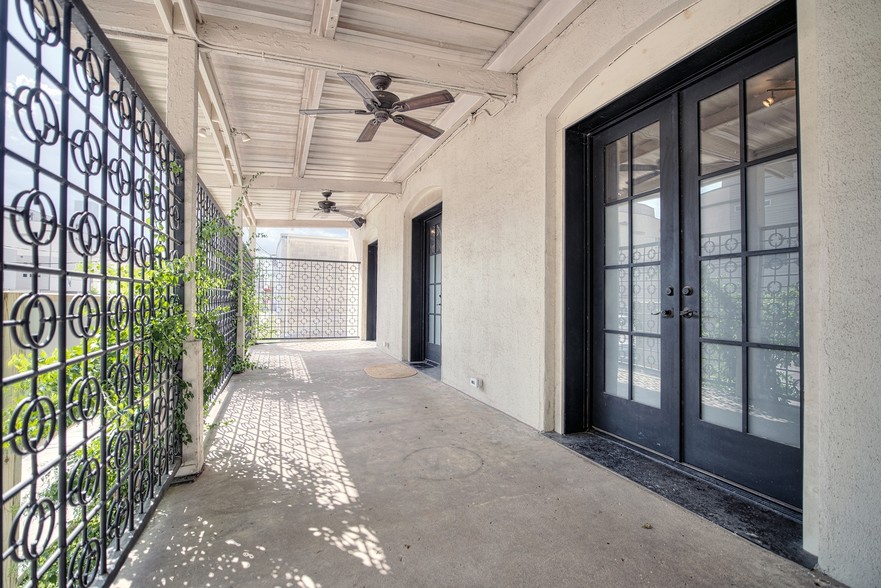 More Photos Of 2409 Commerce St, Houston Freestanding For Lease