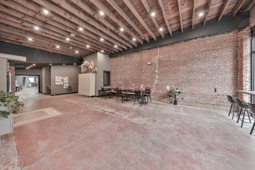 More Photos Of 915 Northampton St, Easton General Retail For Sale