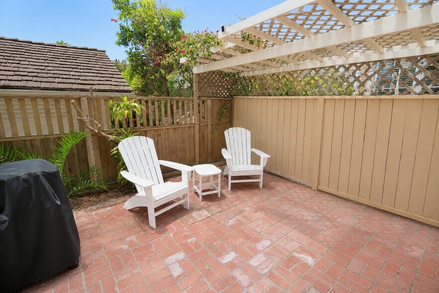 More Photos Of 375 Aster St, Laguna Beach Apartments For Sale
