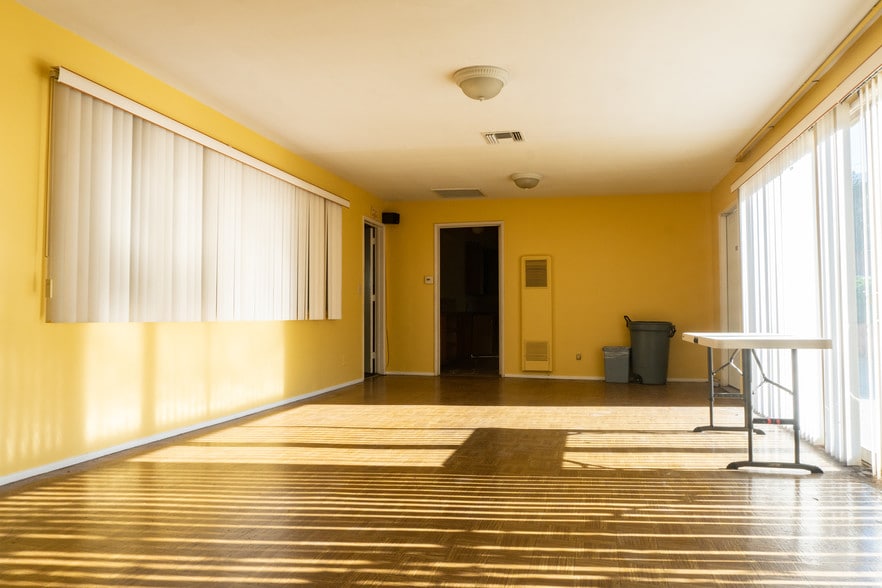 More Photos Of 2817 Montrose Ave, Glendale Religious Facility For Sale