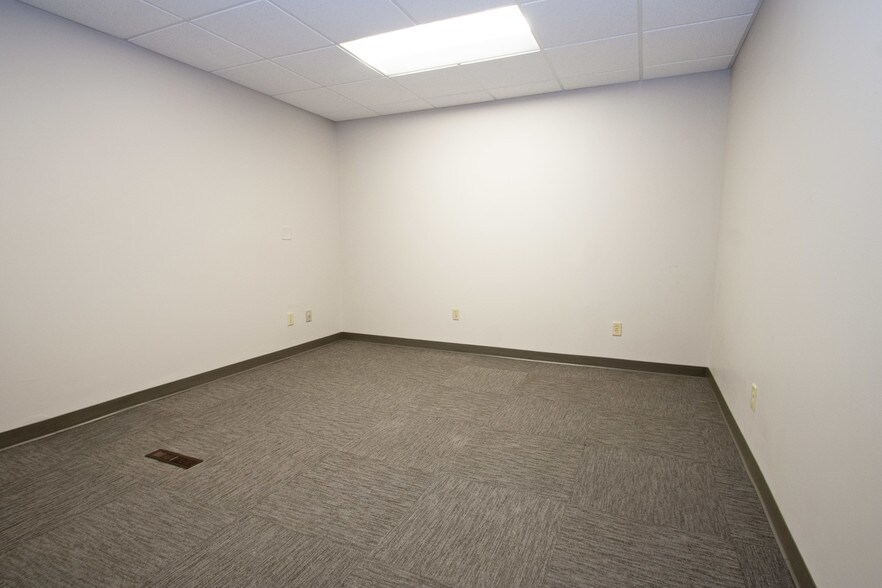 More Photos Of 522 Faxon Rd N, Norwood Young America Medical For Sale