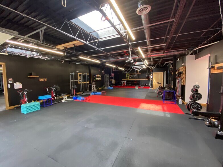 More Photos Of 576 Industrial Pky, Chagrin Falls Storefront Retail Office For Lease