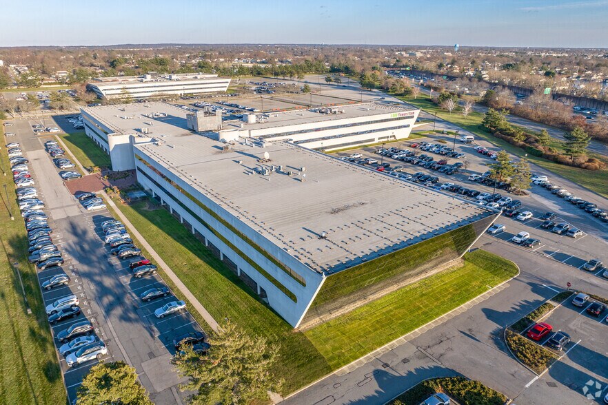 More Photos Of 2 Jericho Plz, Jericho Office For Lease