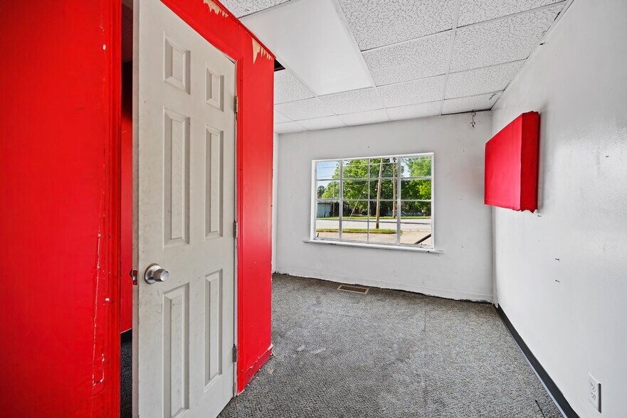 More Photos Of 1530 Nabell Ave, East Point Warehouse For Lease