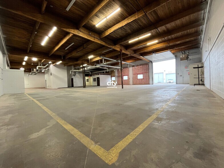 Primary Photo Of 7620 Yellowhead Trl NW, Edmonton Warehouse For Lease