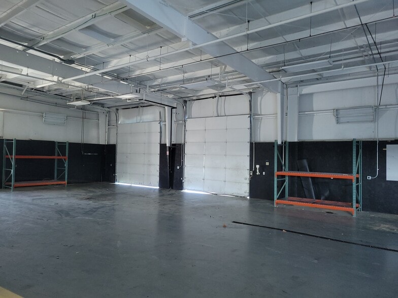 More Photos Of 2471 Covington Pike, Memphis General Retail For Sale