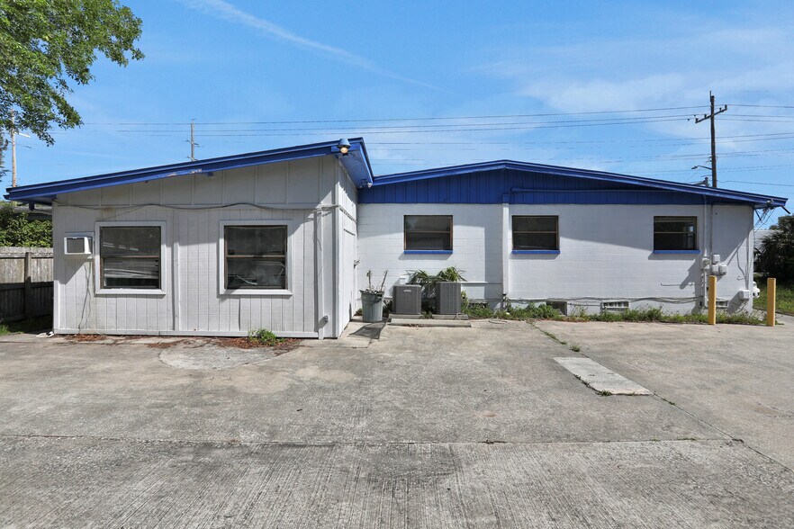 More Photos Of 6406 Merrill Rd, Jacksonville Office For Sale