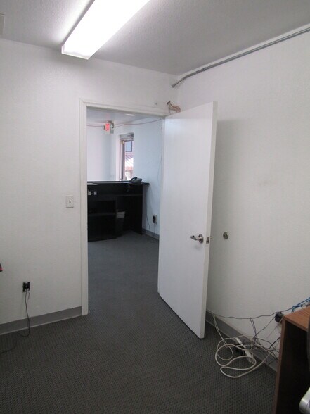 More Photos Of 209 E Brooks Ave, North Las Vegas Distribution For Lease