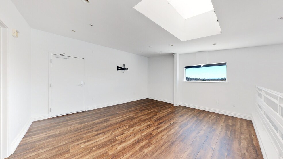 More Photos Of 1250 Missouri St, San Francisco Light Distribution For Lease