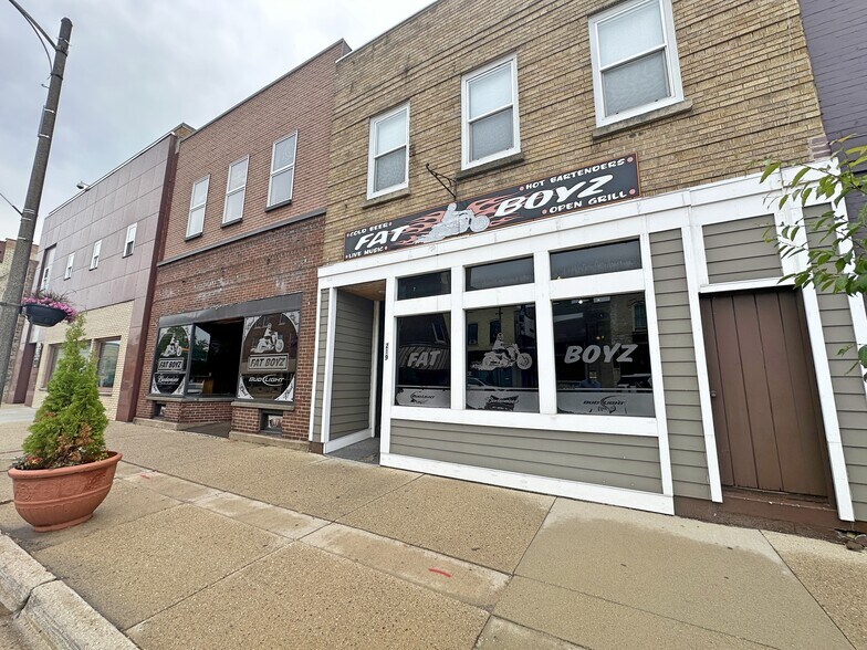 More Photos Of 219 S Main St, Fort Atkinson Bar For Sale