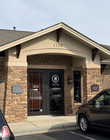 More Photos Of 1230 Mann Dr, Matthews Medical For Sale