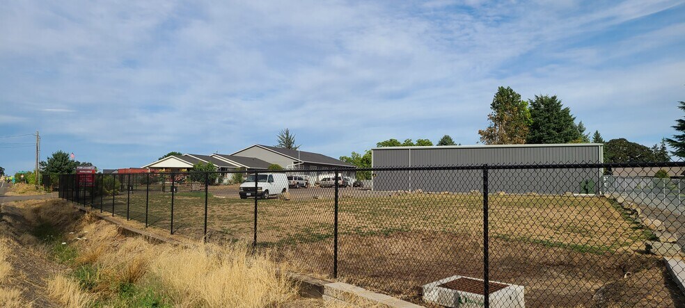 More Photos Of 8186 River Rd NE, Keizer Service For Lease