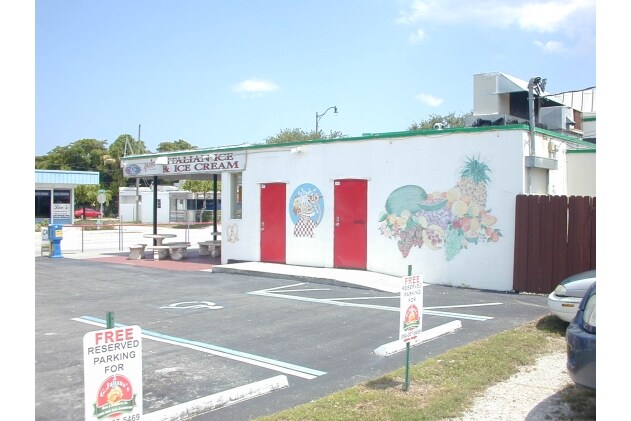 More Photos Of 1080-1090 N Federal Hwy, Hollywood Restaurant For Lease