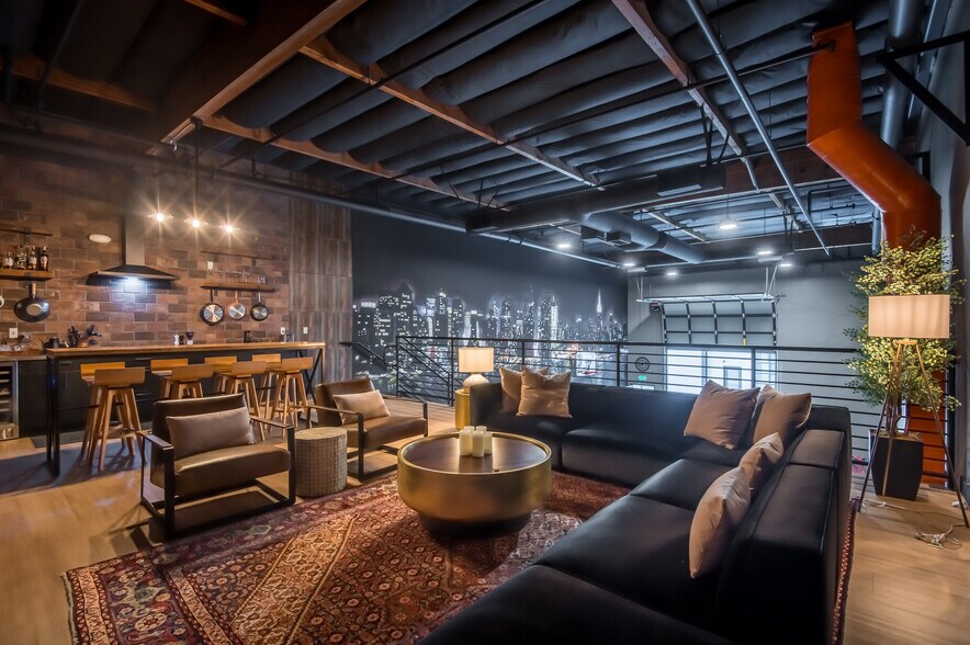 More Photos Of 3080 Airway Ave, Costa Mesa Showroom For Sale