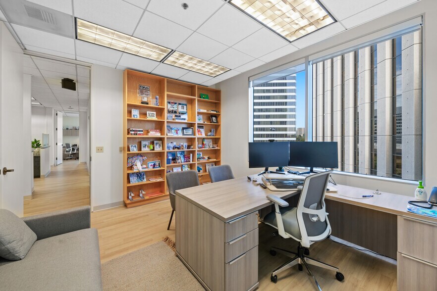 More Photos Of 1880 Century Park E, Los Angeles Office For Lease