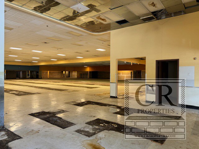 More Photos Of 2094 E Main St, Cortlandt Manor Freestanding For Sale