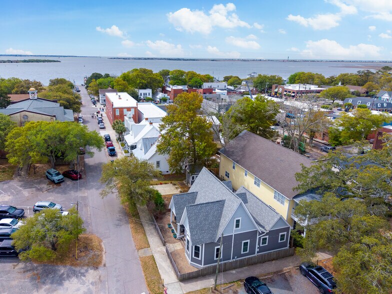 More Photos Of 119 N Davis St, Southport Hospitality For Sale