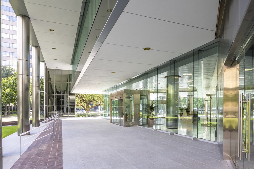 More Photos Of 2 RIVERWAY, Houston Office For Lease