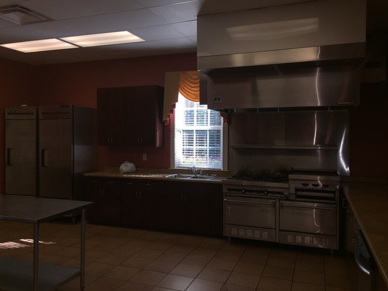 More Photos Of 1006 Gi Maddox Pky, Chatsworth Loft Creative Space For Sale