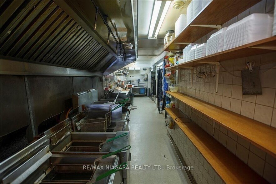 More Photos Of 4020 Erie Rd, Crystal Beach Storefront Retail Residential For Sale