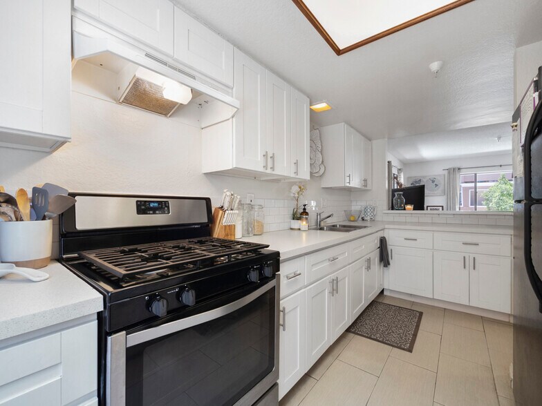 More Photos Of 311-313 E Pine St, Santa Ana Apartments For Sale