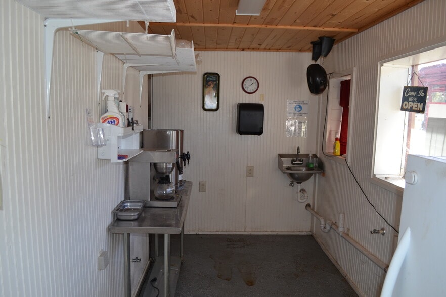 More Photos Of 220 Highway 261, Buchanan Dam Restaurant For Lease