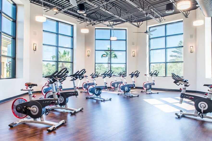 More Photos Of 585 Grand Blvd, Destin Unknown For Lease