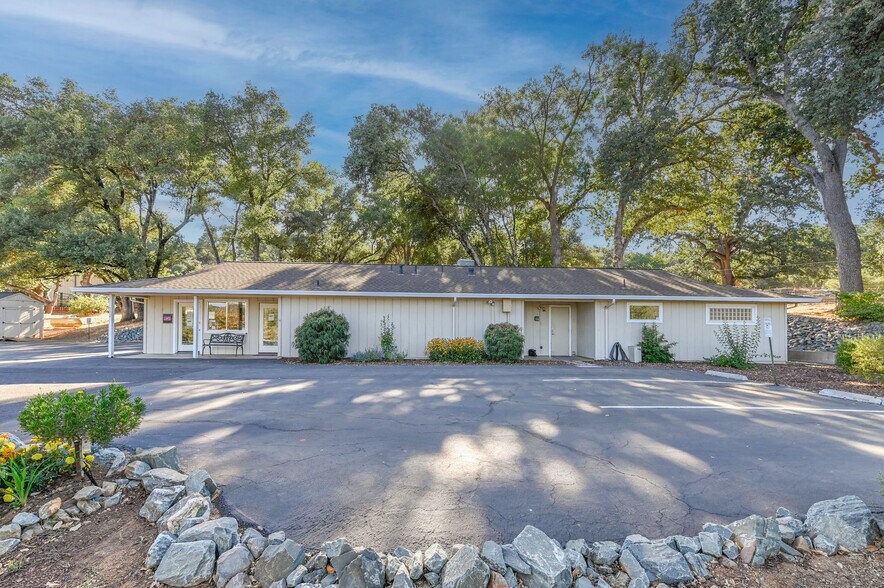 More Photos Of 382 CA-4, Murphys Office For Sale