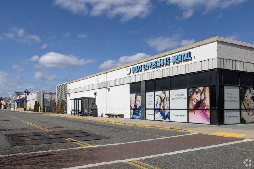 More Photos Of 1701 Sunrise Hwy, Bay Shore General Retail For Lease