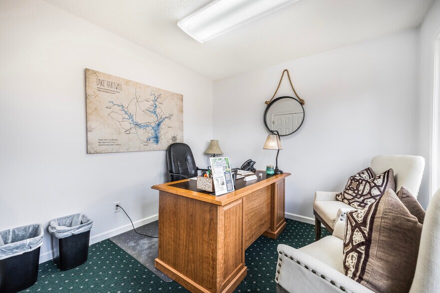 More Photos Of 13325 Jones St, Lavonia Office For Sale