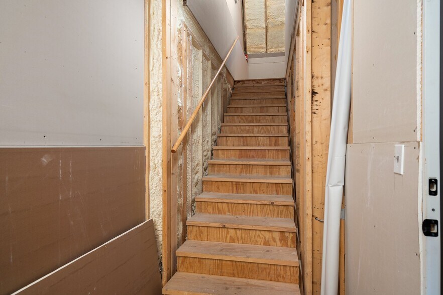 More Photos Of 915 S Clinton St, Stockbridge Restaurant For Sale